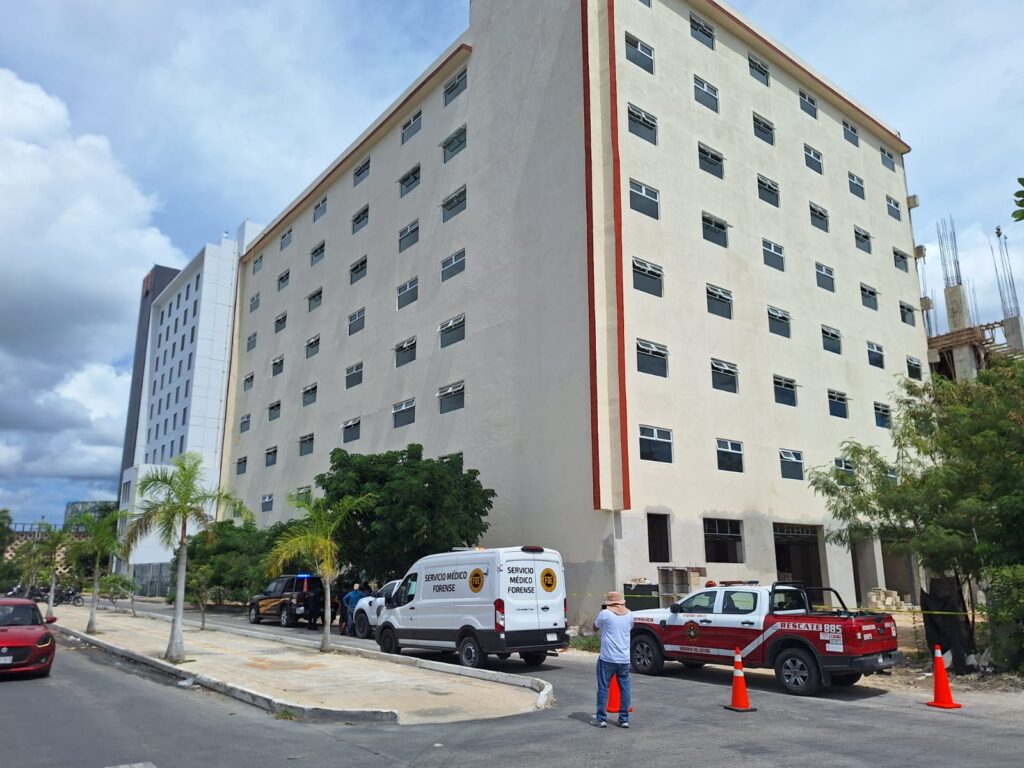 Albañil pierde la vida tras caer de un décimo piso al norte de Mérida