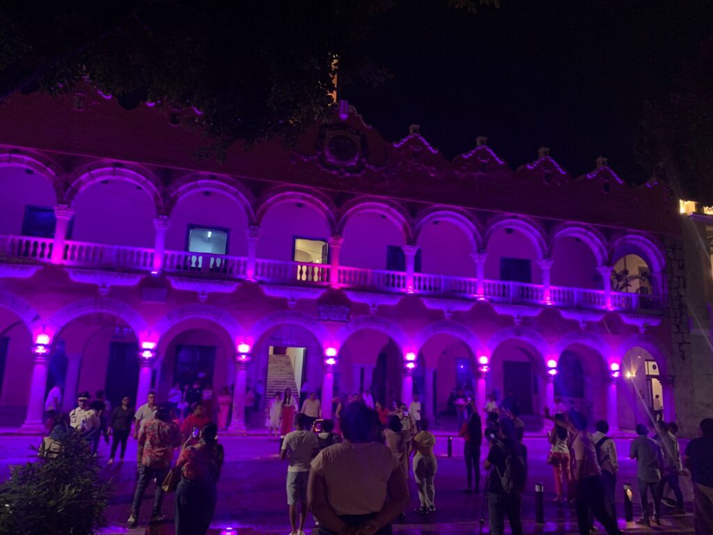 Mérida se viste de rosa: llamado a la prevención del cáncer de mama.