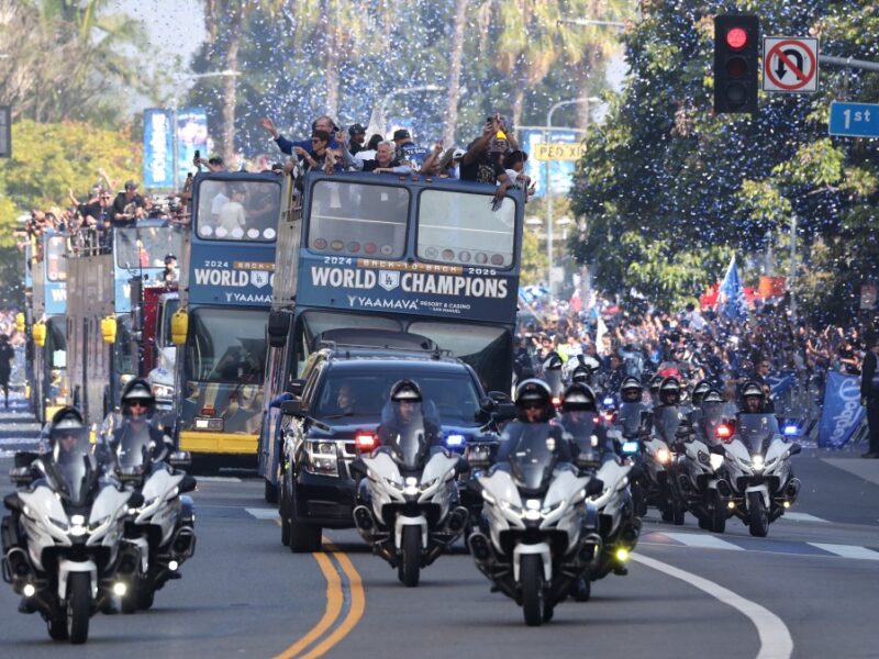 Los Ángeles celebra en las calles el bicampeonato de Los Dodgers