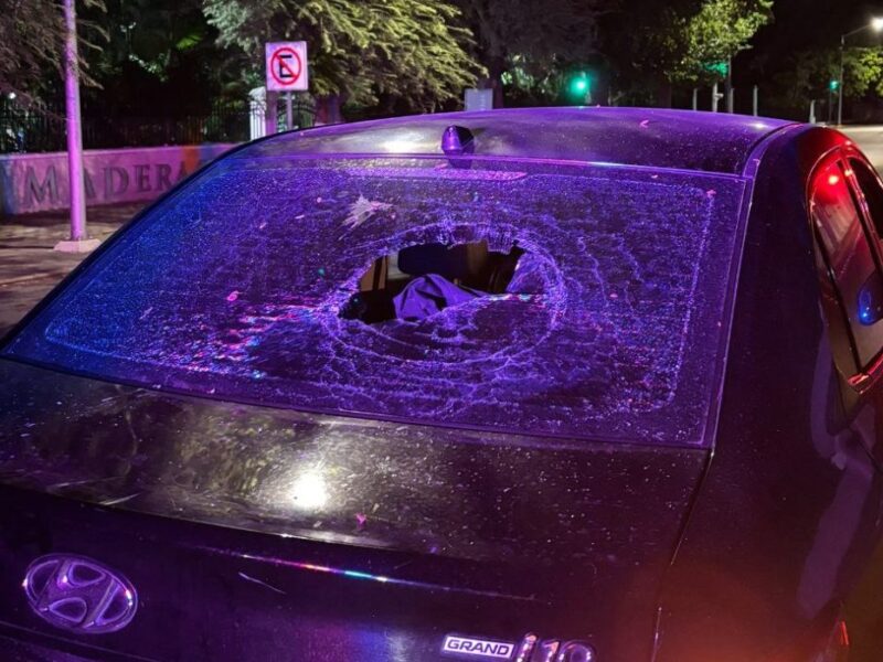 Detienen a un hombre por arrojar una piedra a un vehículo en Mérida