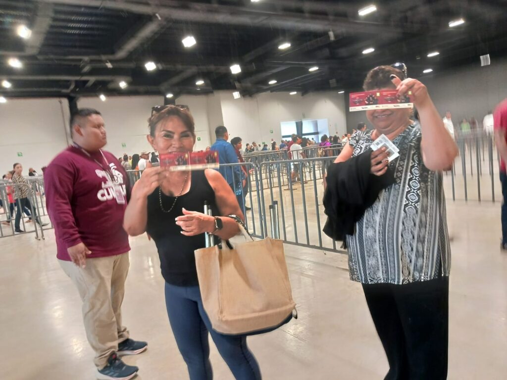 Hacen fila desde la madrugada por boletos de conciertos en la Feria de Xmatkuil