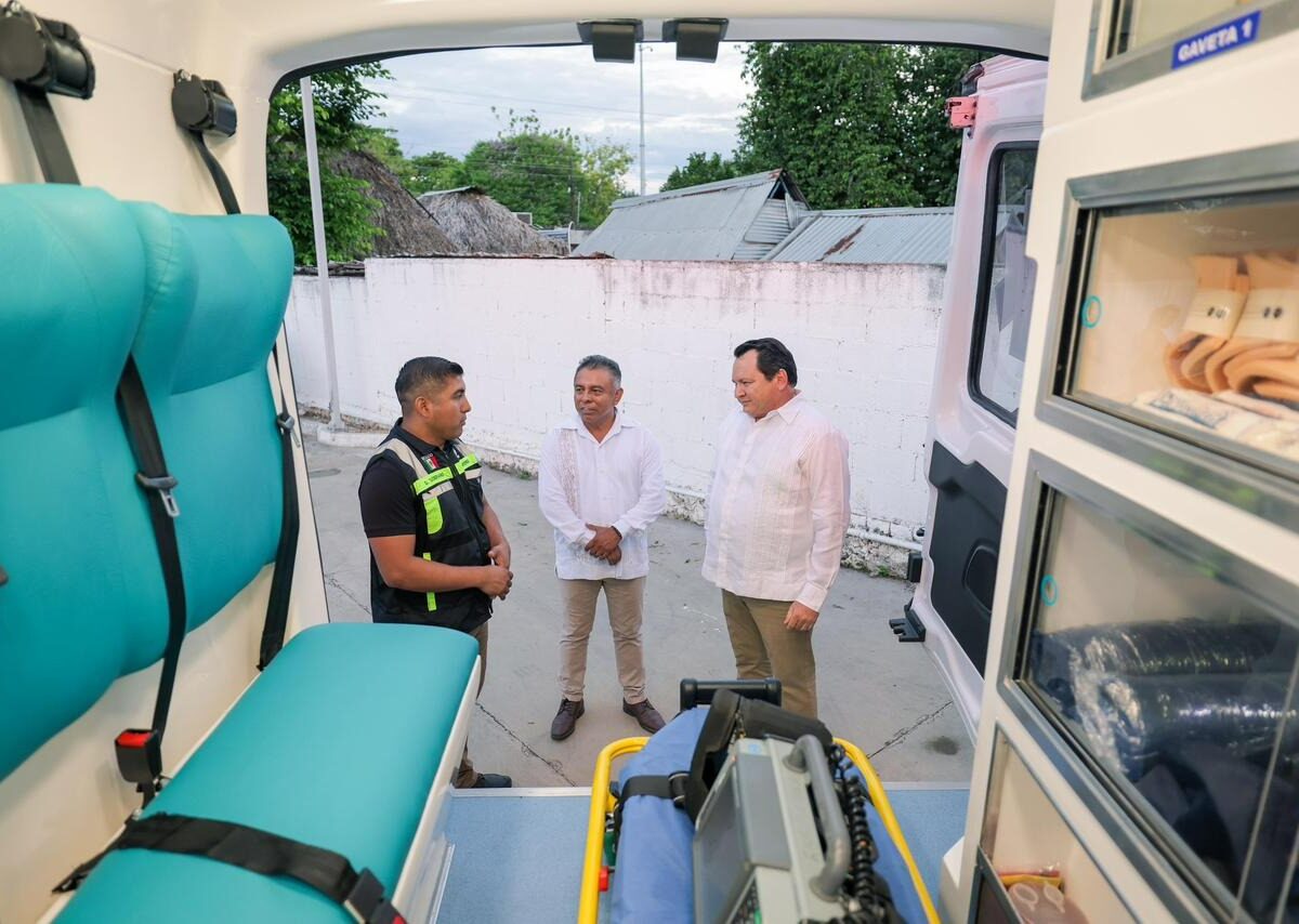 Fortalecen atención médica en Yucatán con nuevas ambulancias equipadas