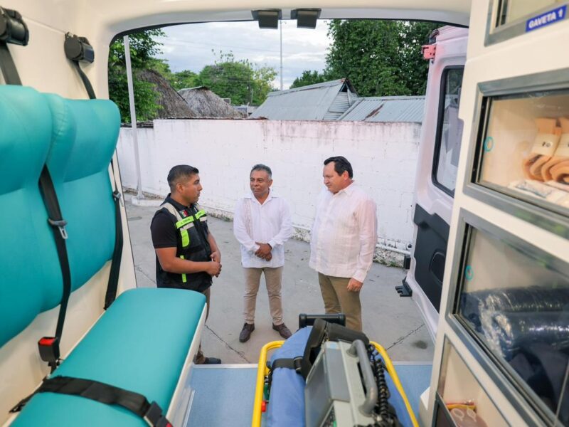 Fortalecen atención médica en Yucatán con nuevas ambulancias equipadas