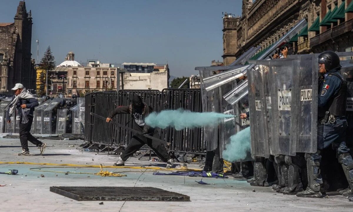 Sheinbaum niega represión y pide investigar violencia en marcha Z