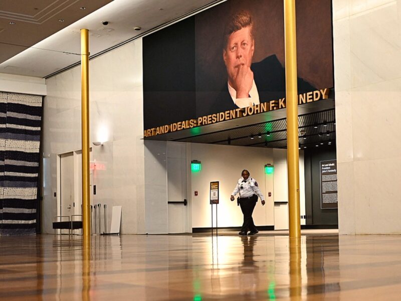 Boicot artístico al Trump-Kennedy Center: cancelan funciones por cambio de nombre