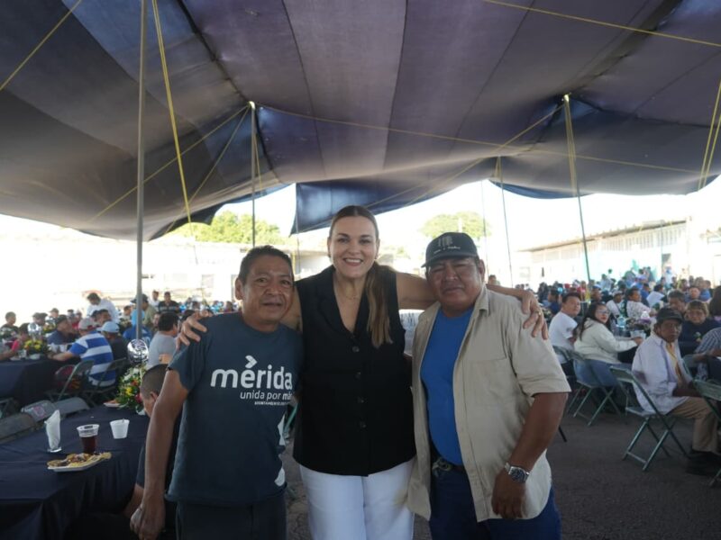 Cecilia Patrón celebra el fin de un año de trabajo con servidores públicos