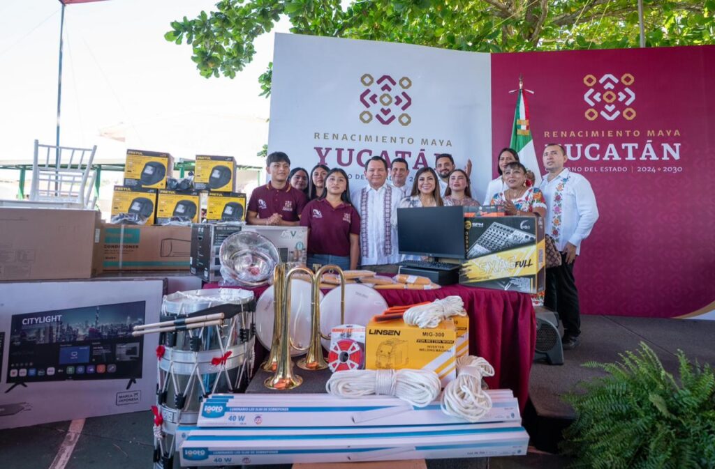 Inversión en educación: Cecytey recibe equipamiento para 16 carreras