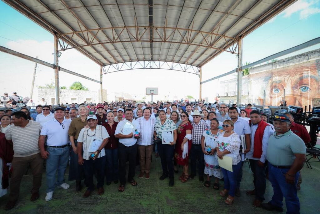 Inversión histórica en motores y becas para familias de pescadores en Yucatán