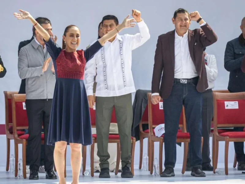 "No vencerán al pueblo": Sheinbaum defiende la 4T ante 600 mil en el Zócalo