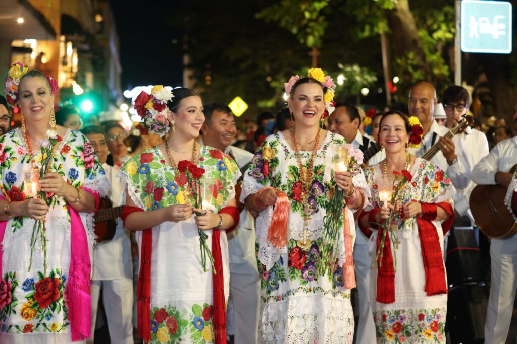 Mérida amanece entre trova, tradición y voces que celebran su historia