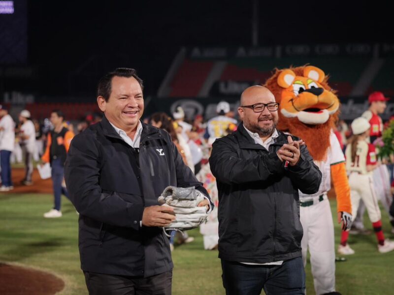 Díaz Mena inaugura el campeonato 107 de béisbol infantil en Yucatán
