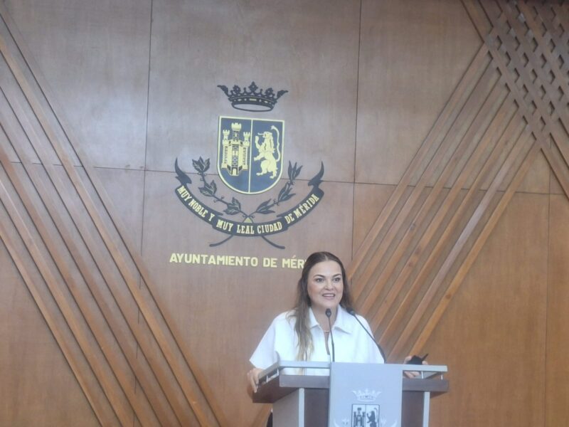 Mérida refuerza apoyo a las mujeres; Cecilia Patrón presenta balance