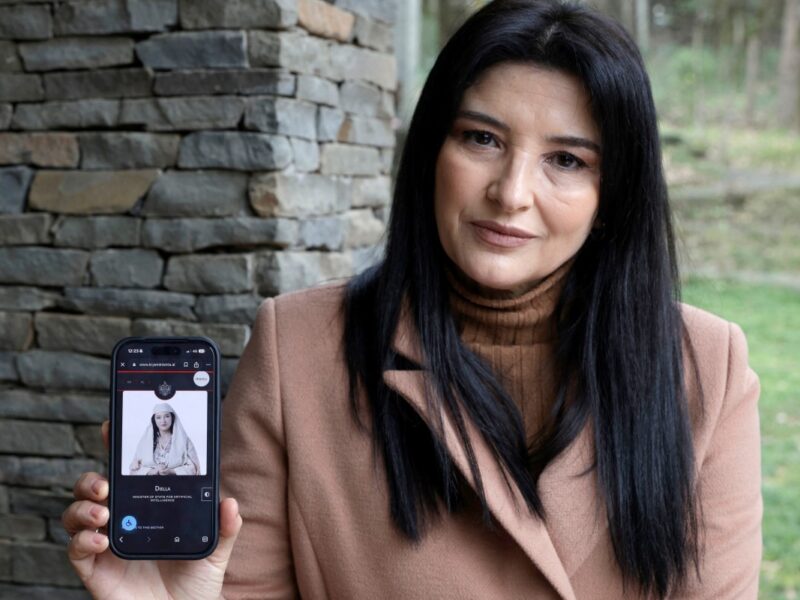 La actriz Anila Bisha demanda al gobierno de Albania por su avatar de IA