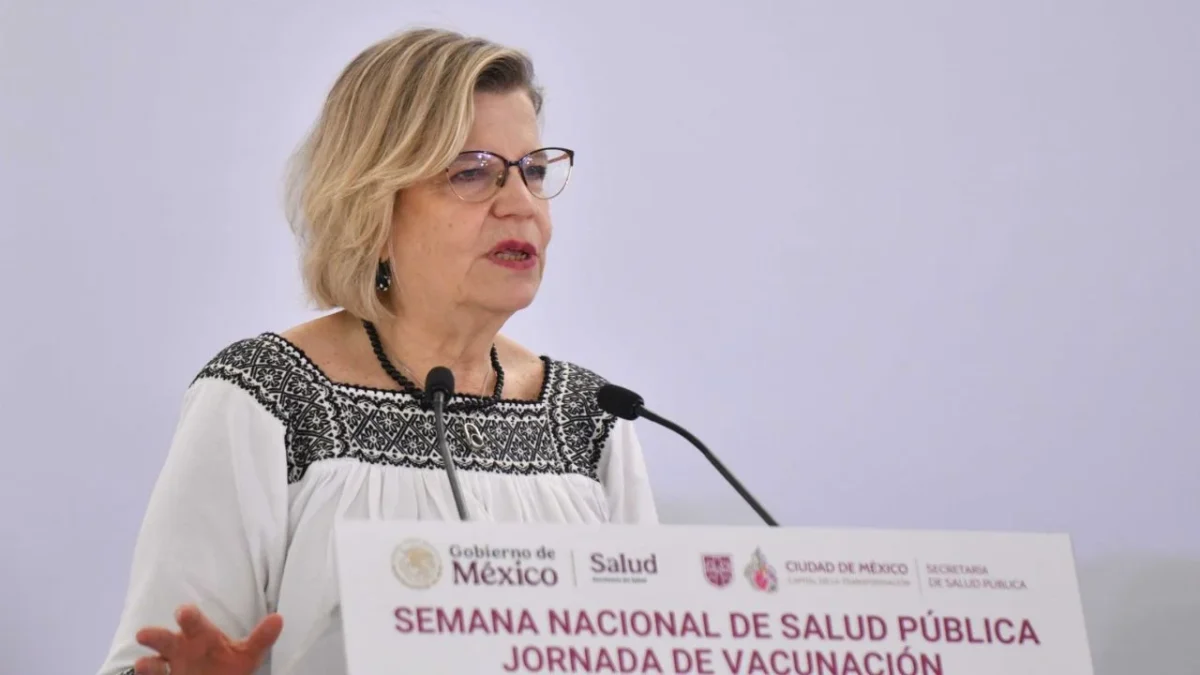 Secretaria de Salud Nadine Gasman informa en conferencia sobre el primer fallecimiento por sarampión en la capital.