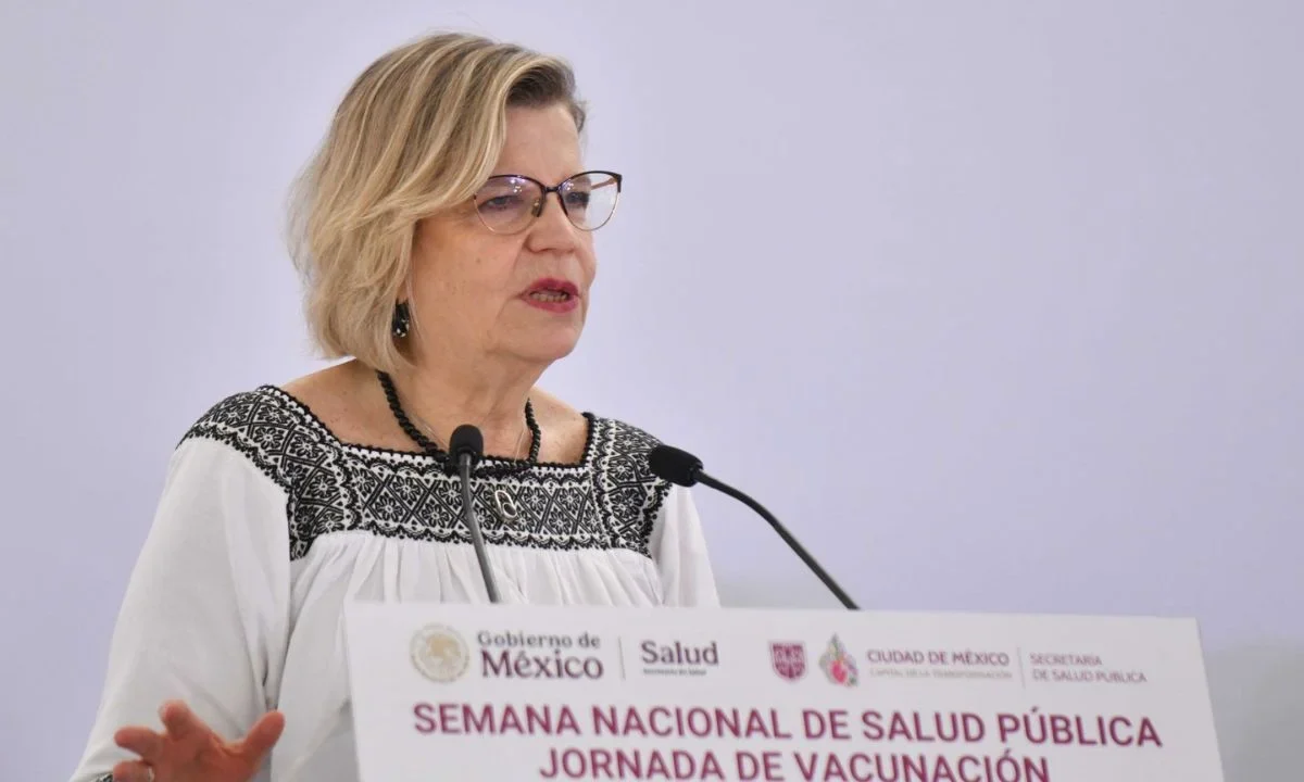 Secretaria de Salud Nadine Gasman informa en conferencia sobre el primer fallecimiento por sarampión en la capital.