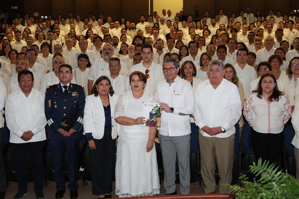 UADY celebra 104 aniversario con informe de resultados del rector