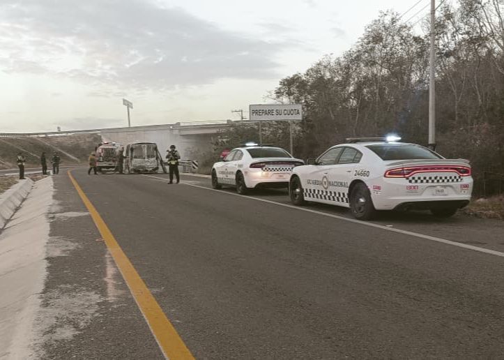 Se incendia ambulancia de Chichimilá en la vía Valladolid–Mérida