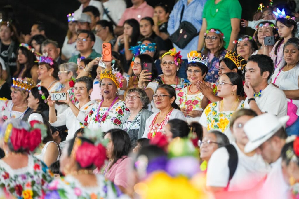 Más de 40 mil personas este lunes regional en el carnaval Mérida 2026