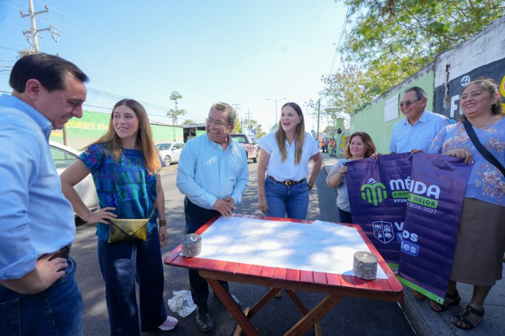 Cecilia Patrón Laviada supervisa obras  en Santa María Chuburná