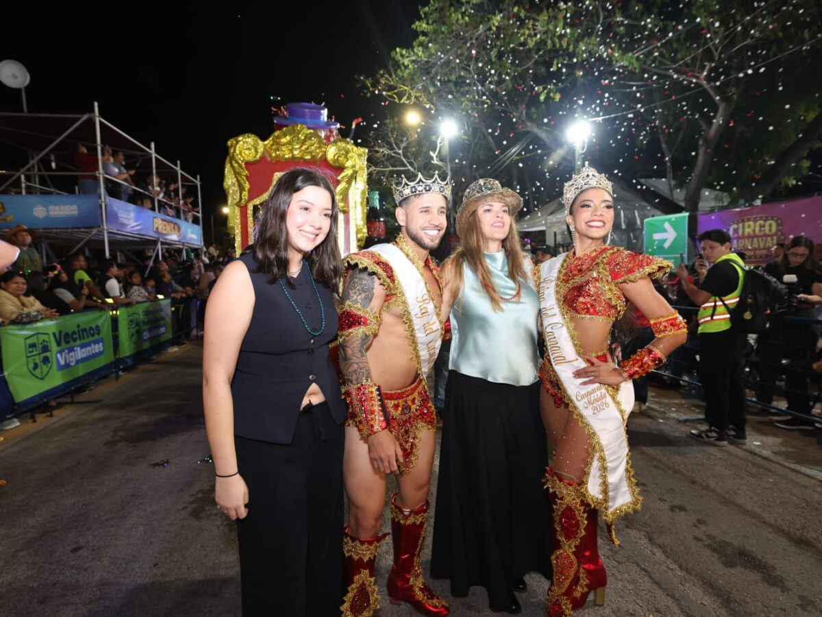 Más de 40 mil asistentes abarrotan el Corso de Circo Carnaval Mérida 2026