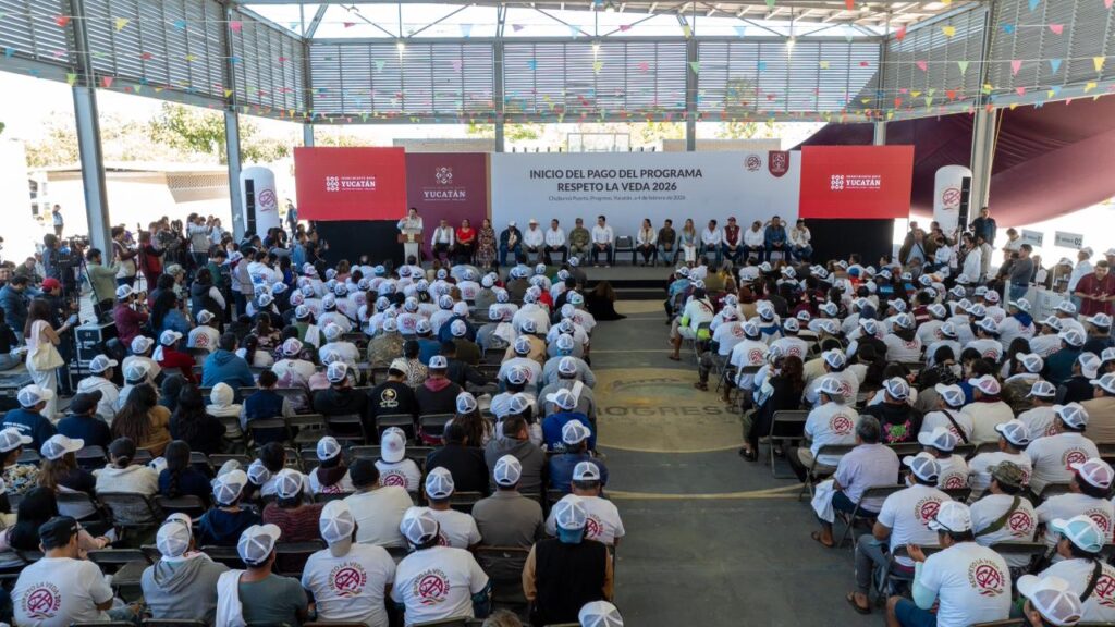 Personal del Gobierno de Yucatán realiza el pago del programa Respeto a la Veda 2026 a beneficiarios del sector pesquero.
