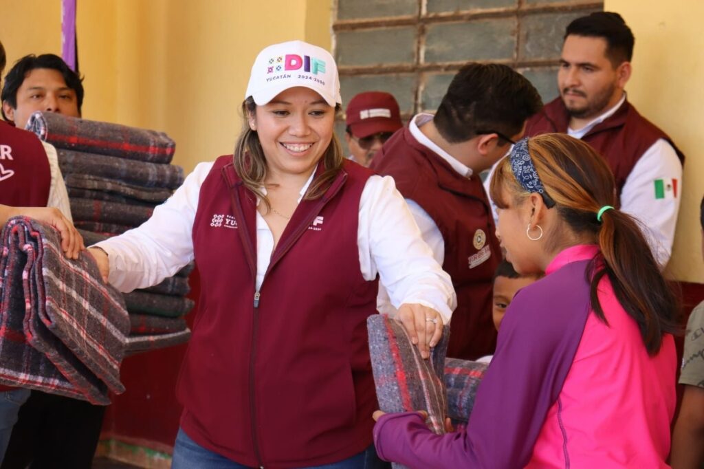 DIF entrega 1,600 cobertores por bajas temperaturas en Yucatán