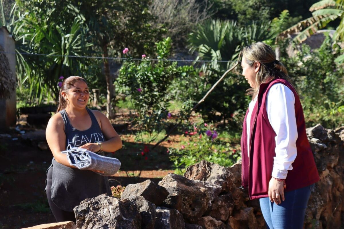 DIF entrega 1,600 cobertores por bajas temperaturas en Yucatán