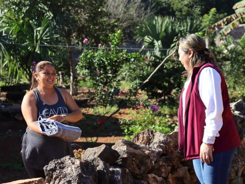 DIF entrega 1,600 cobertores por bajas temperaturas en Yucatán