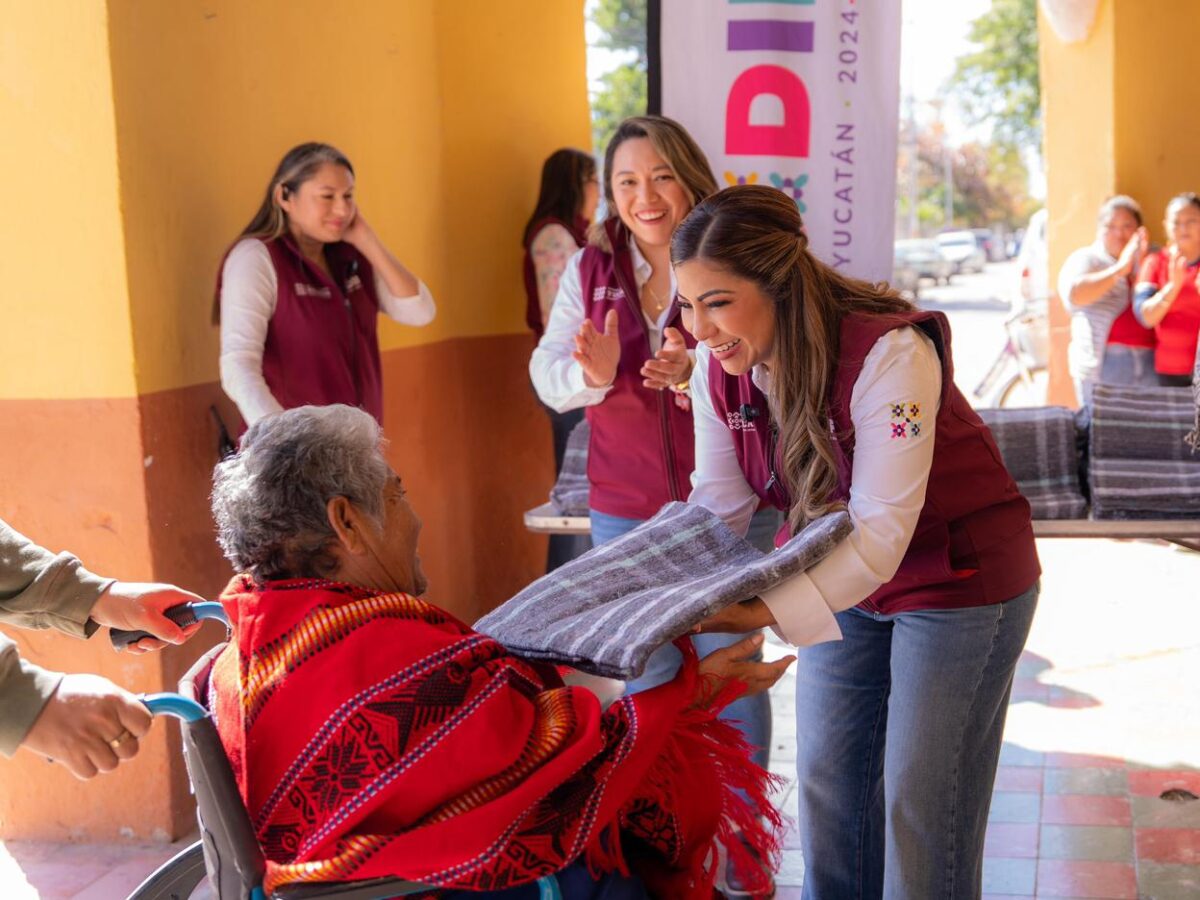 DIF Yucatán suma ya 3,500 cobertores entregados en comisarías de Mérida