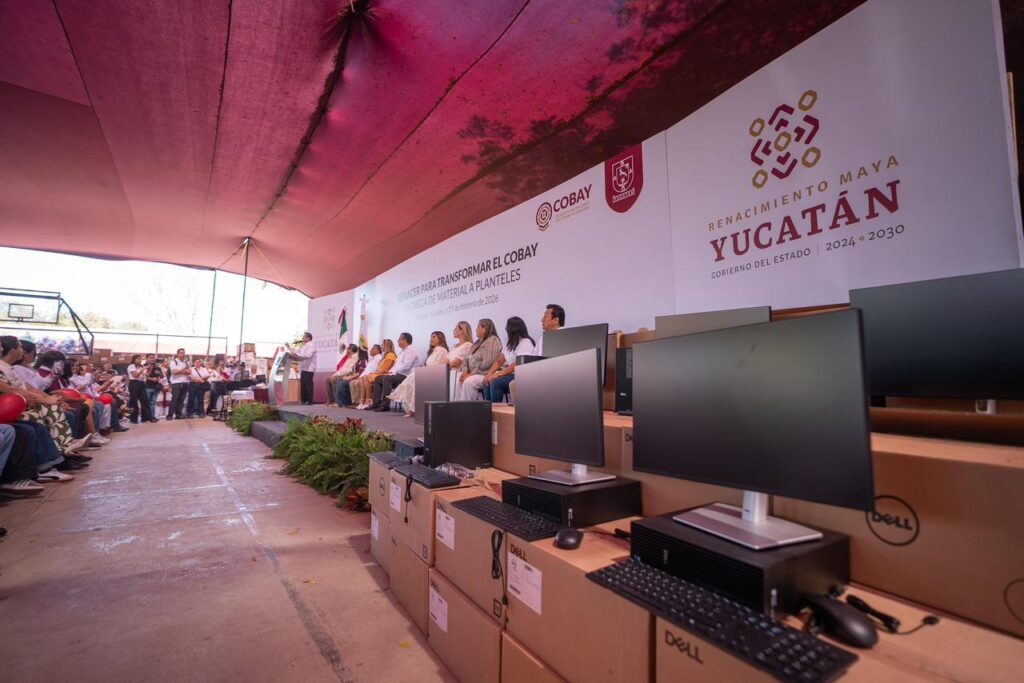 Gobierno de Yucatán entrega 10 mdp en equipo a 72 planteles Cobay