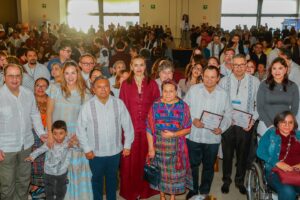 El gobernador Joaquín Díaz Mena y la alcaldesa Cecilia Patrón Laviada en la inauguración de la Conferencia de Paz 2026.
