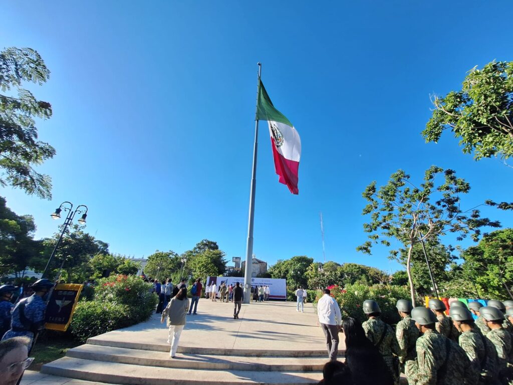 Izan la bandera para honra al Ejército y Fuerza Aérea en Mérida