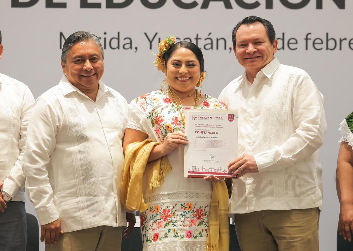 Díaz Mena garantiza certeza laboral con 582 bases de la Segey