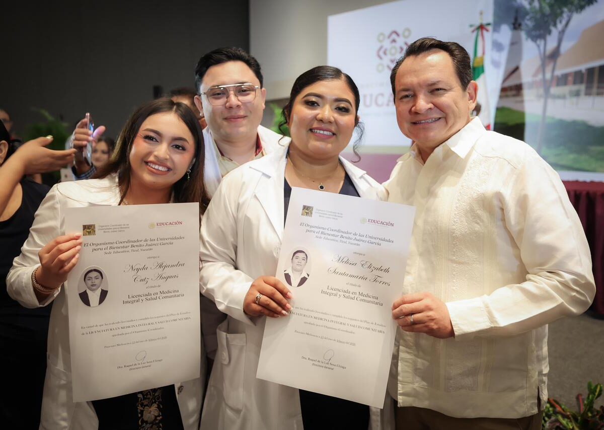 Yucatán fortalece el sistema médico entregando 95 títulos de medicina