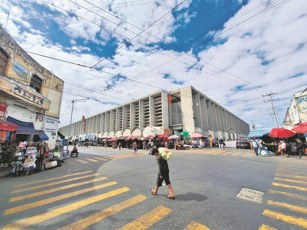 Proyectan rescate de los mercados Lucas de Gálvez y San Benito