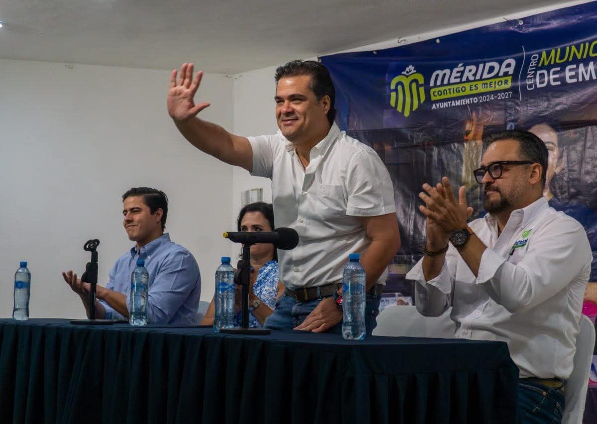 Mauricio Díaz Montalvo durante la presentación de avances del programa de emprendimiento en el Ayuntamiento de Mérida.