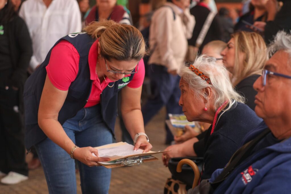 Cecilia Patrón encabeza jornada de atención en el Miércoles Ciudadano