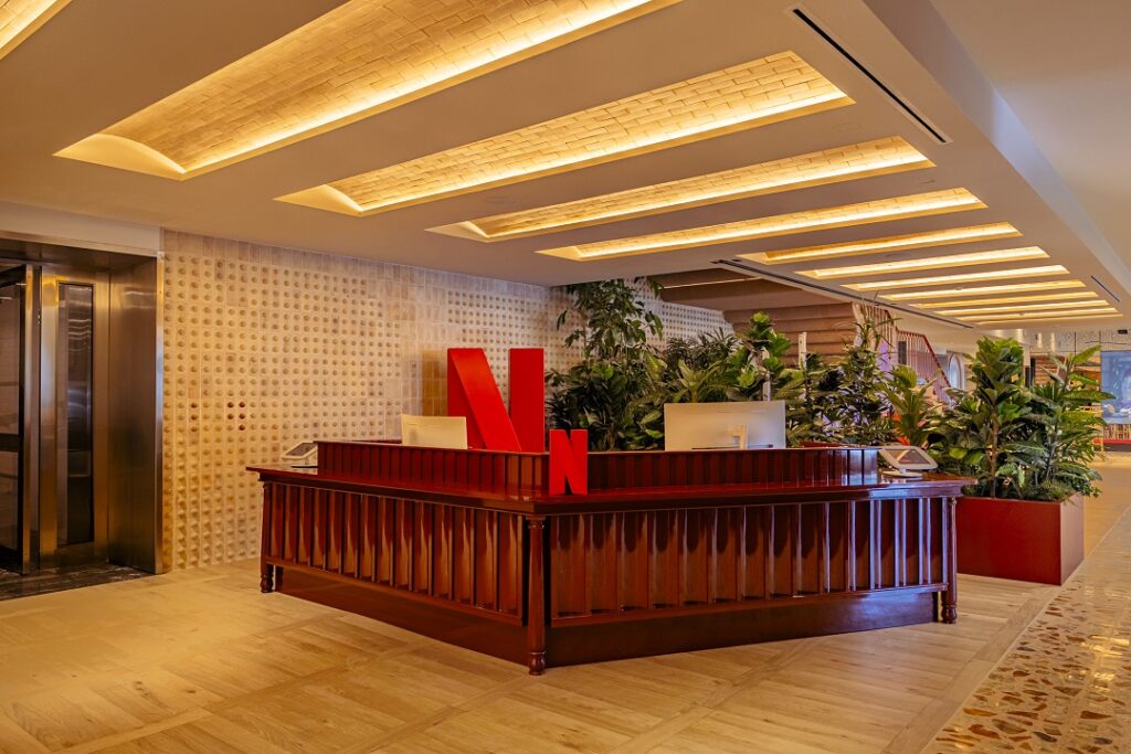 Fachada e interiores del nuevo centro de operaciones regionales de 8,500 metros cuadrados en la Ciudad de México.