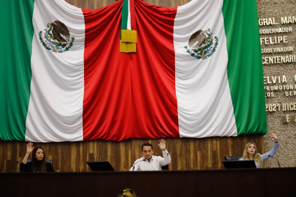 Vista general del Pleno del Congreso del Estado de Yucatán durante una sesión legislativa.