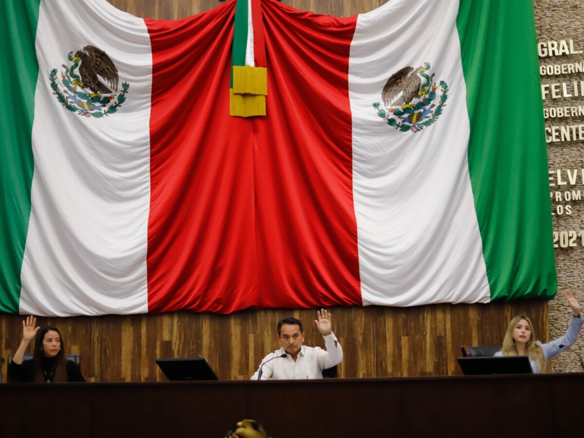 Vista general del Pleno del Congreso del Estado de Yucatán durante una sesión legislativa.
