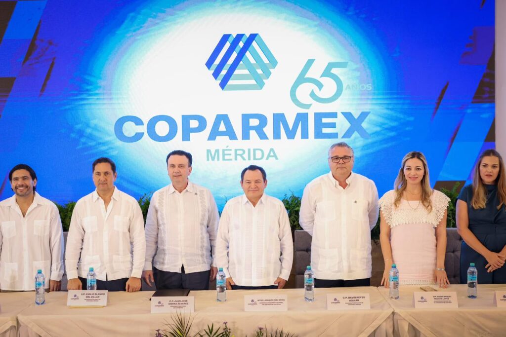 Encabeza Díaz Mena la toma de protesta del Consejo Directivo de la Coparmex