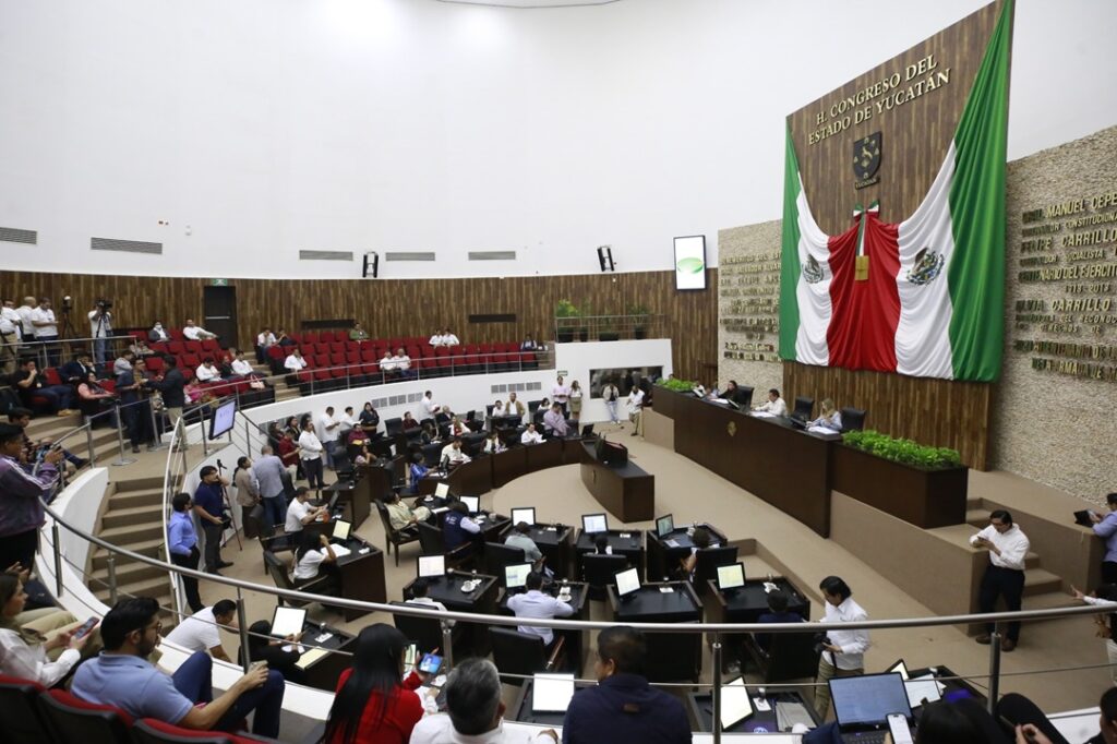 Diputados del Congreso del Estado de Yucatán votan por unanimidad el calendario de la Glosa del Primer Informe.