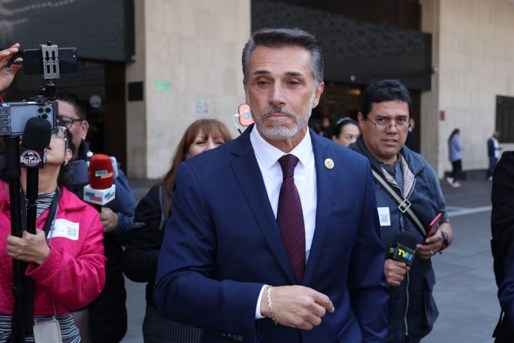 Diputados de Morena cuestionan retorno de Sergio Mayer al Congreso