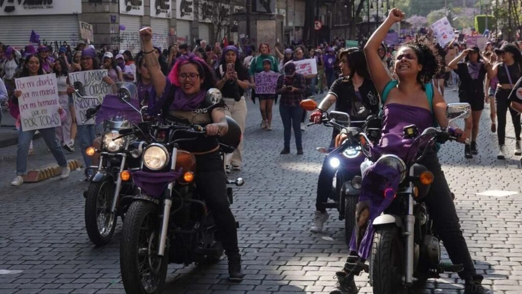 Marcha del 8M en Ciudad de México: colectivos avanzan hacia el Zócalo