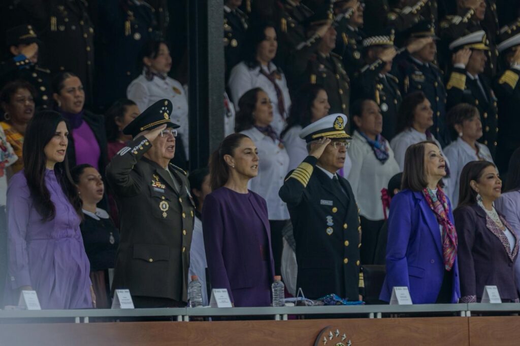 Sheinbaum reconoce a mujeres de las fuerzas armadas