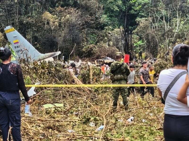 Avión militar se estrella en Colombia