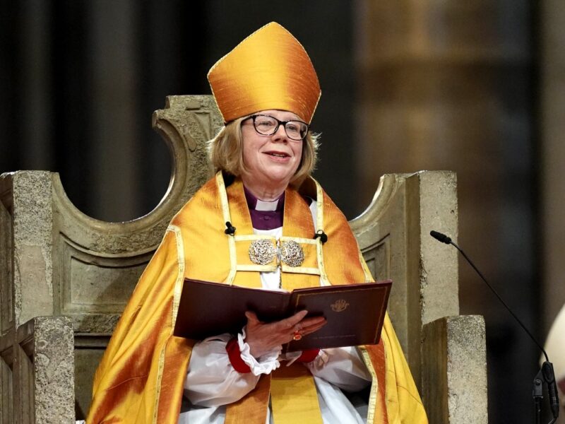 De enfermera a líder global: Sarah Mullally llega a la cima de la Iglesia anglicana