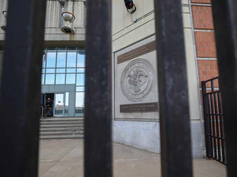 Biblia y llamadas de 15 minutos: El día a día de Maduro en una celda de Brooklyn