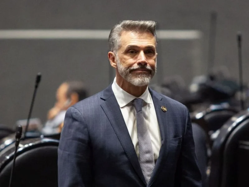 Diputados de Morena cuestionan retorno de Sergio Mayer al Congreso