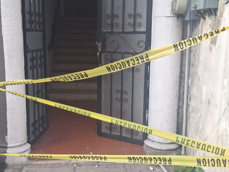 Irrumpen en edificio del Ayuntamiento de Mérida; Policía Municipal acordona el área